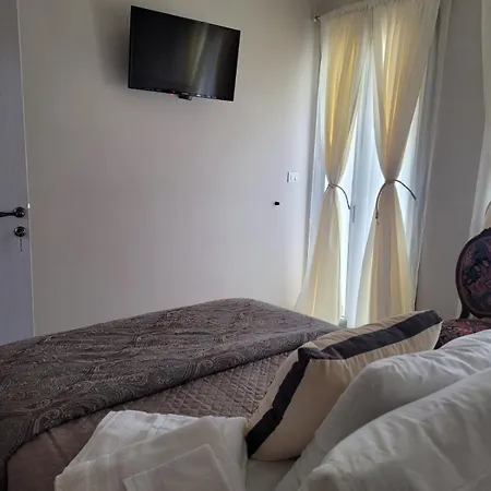 Center Apartment *